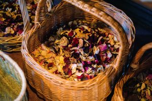 DIY Biodegradable Wedding Confetti!